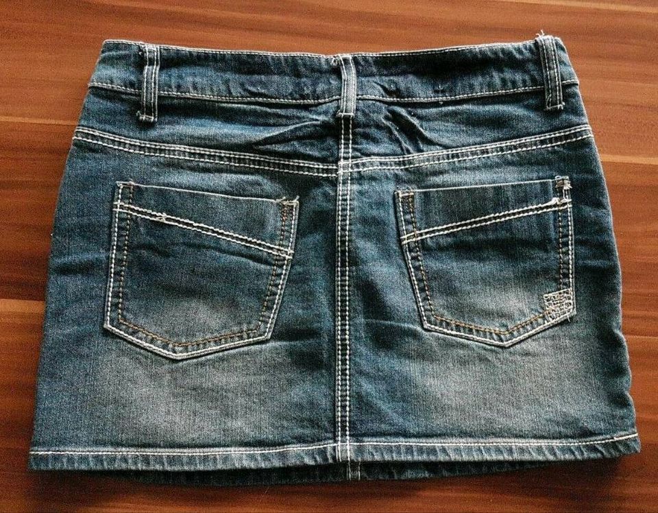 Jeans Rock Gr. 34 in Titz