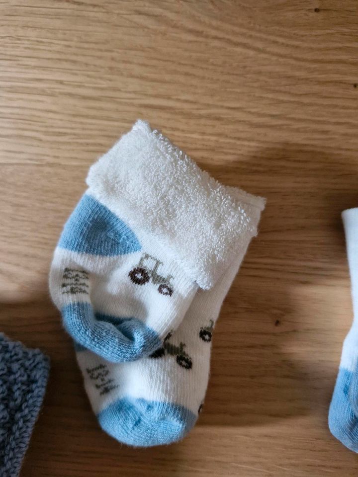 Babysocken und Schuhe in Eggenfelden