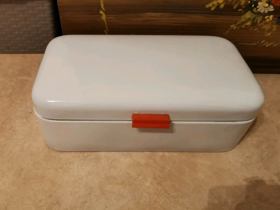 DDR - großer Brotkasten Brotbox Emaille in Pulsnitz