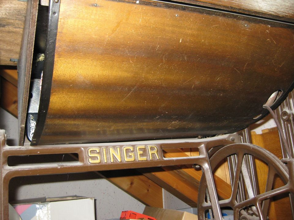 Nähmaschine SINGER Modell 15  mit Tisch in Guldental