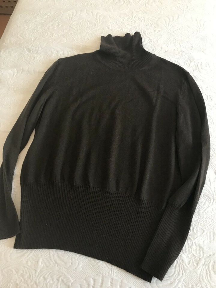 Zwei Damen Pullover Größe XL in Düsseldorf