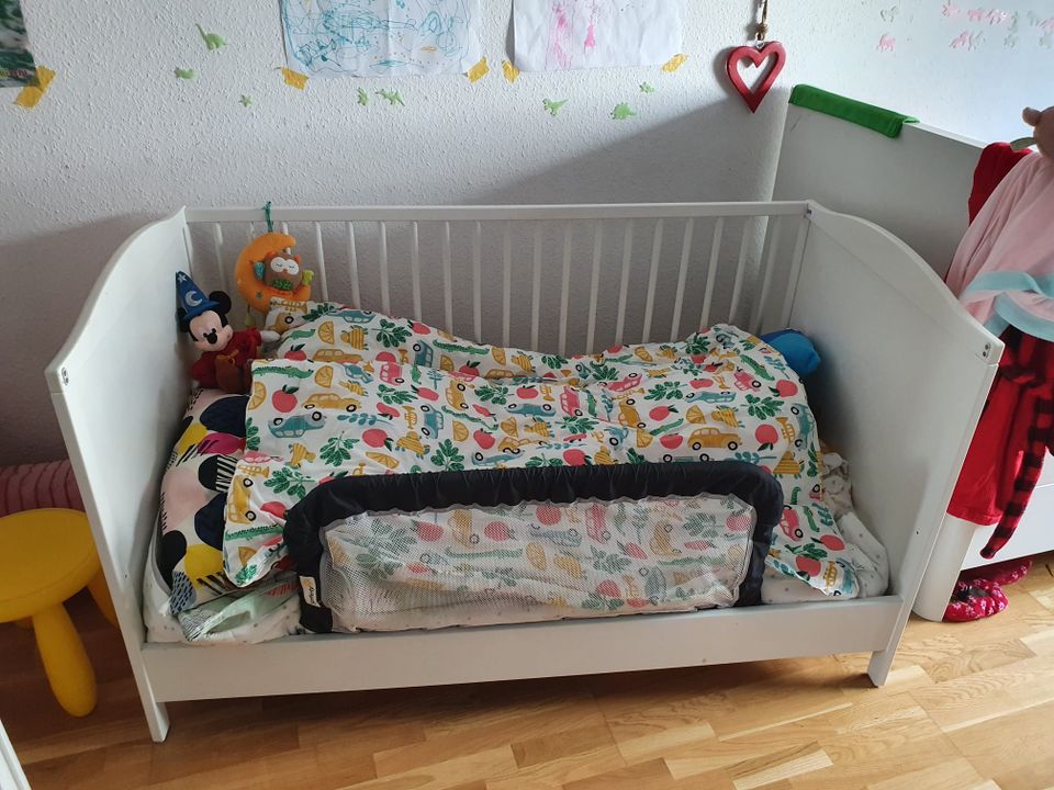 Kinderbett von Ikea mit Matratze (SMAGORA) in Düsseldorf