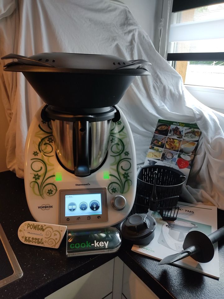 Thermomix TM5 mit Cook-Key und Zubehör in Plettenberg