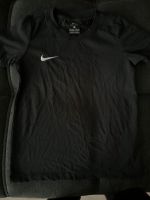 Nike T-Shirt Gr. 122-128 neuwertig Nordrhein-Westfalen - Neukirchen-Vluyn Vorschau