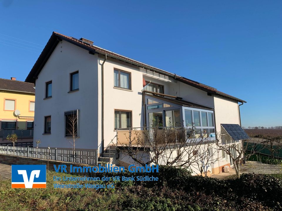 Flexibel nutzbares 2-3 Familienhaus mit sonnigem Grundstück und tollem Ausblick in Eschbach Pfalz