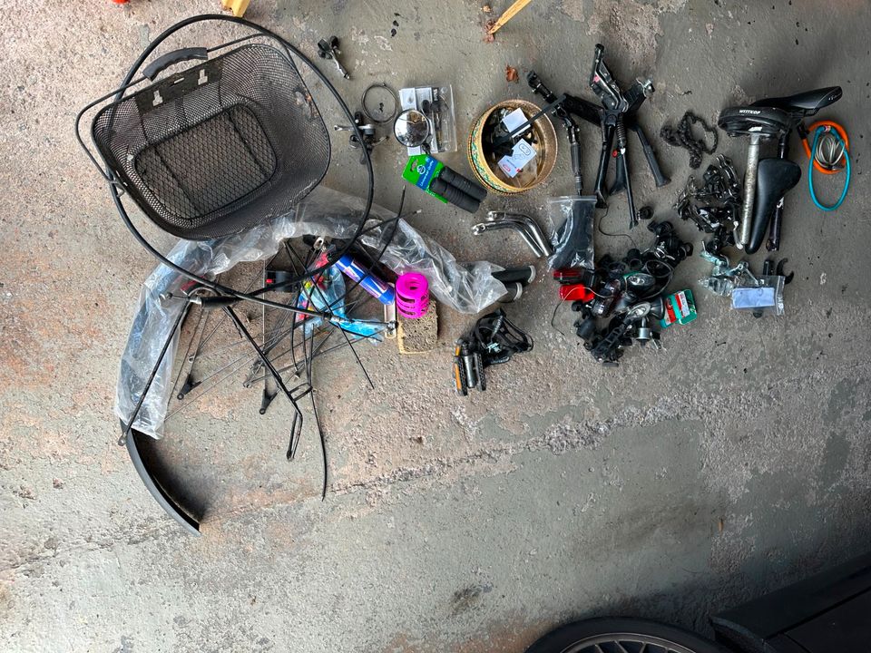 Fahrrad Zubehör Ersatzteile Anhänger Kupplung Werkzeug in Helsa