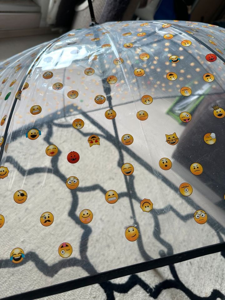 Emoji Regenschirm 87 cm transparent in Berlin