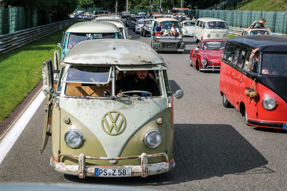 VW T1 Bus 1958 mango olack logos Camper Tausch porsche möglich in Pirmasens