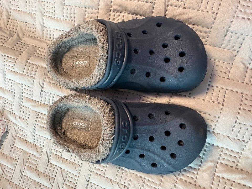 Crocs gr. 32/33 2 j 4 blau in Menden