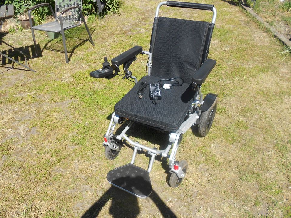 elektr. Rollstuhl klappbar 150 kg Tragl./klappb. mit Fernbedien. in Großbeeren