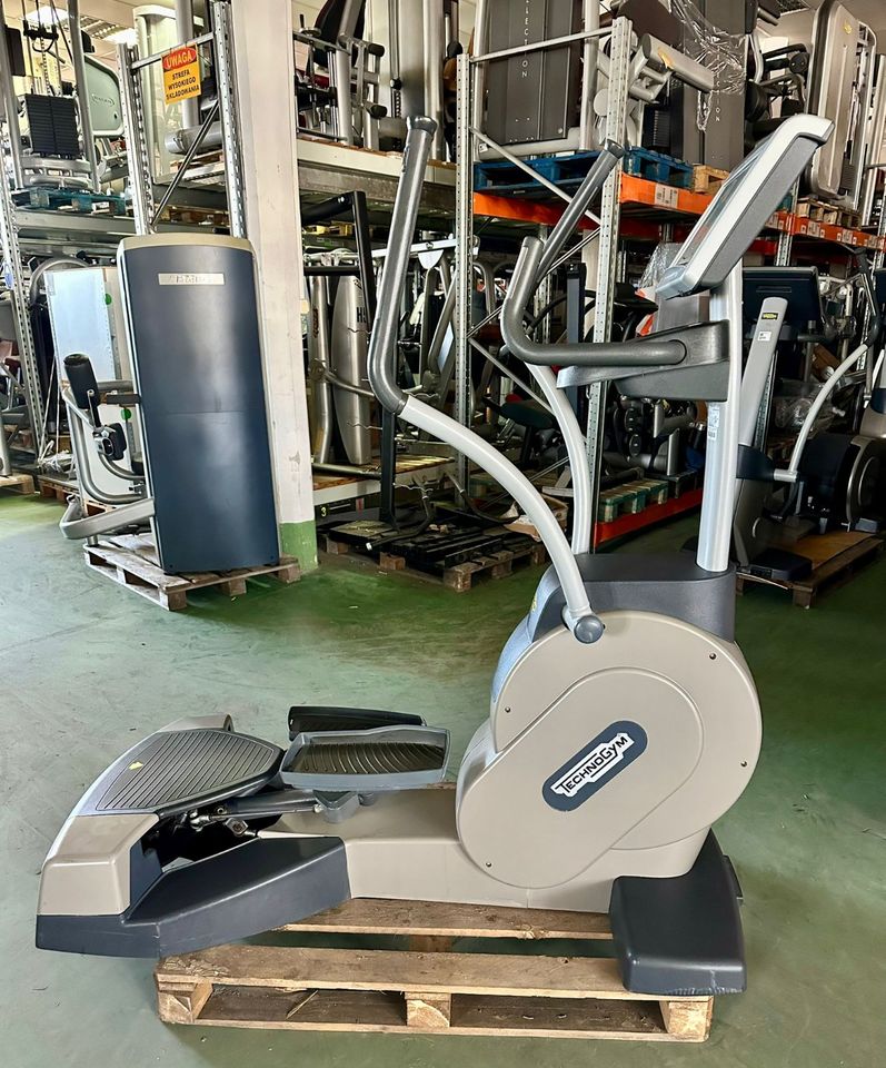 TECHNOGYM New Excite 700 VisioWeb crossover / 7 Stück auf Lager in Dresden