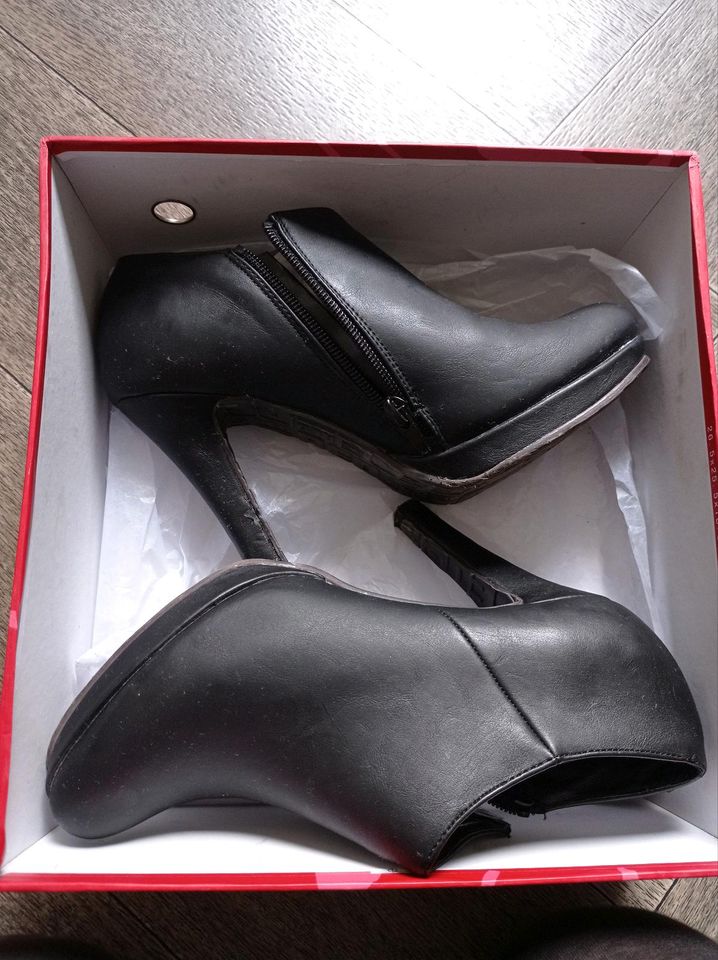 Schuhe 38, Damenschuhe, Footwear in Rothenburg o. d. Tauber