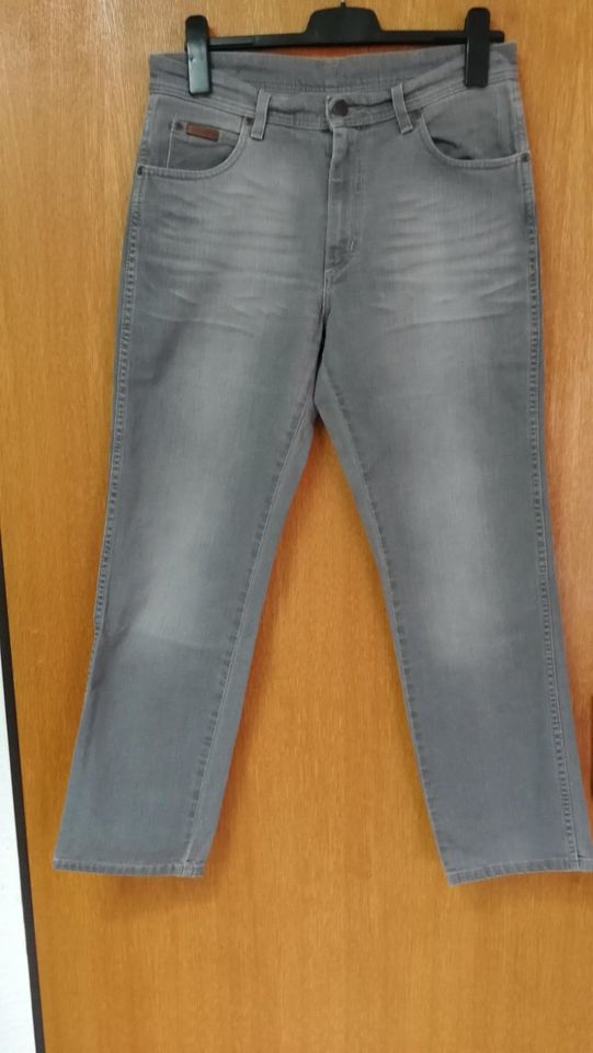 Wrangler Texas Stretch Jeans Gr. W33 L30 Grau in Gütersloh