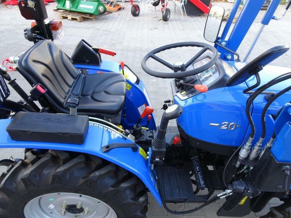 Solis 20 Traktor Trecker Schlepper 20PS Neu Frontlader in Osterweddingen