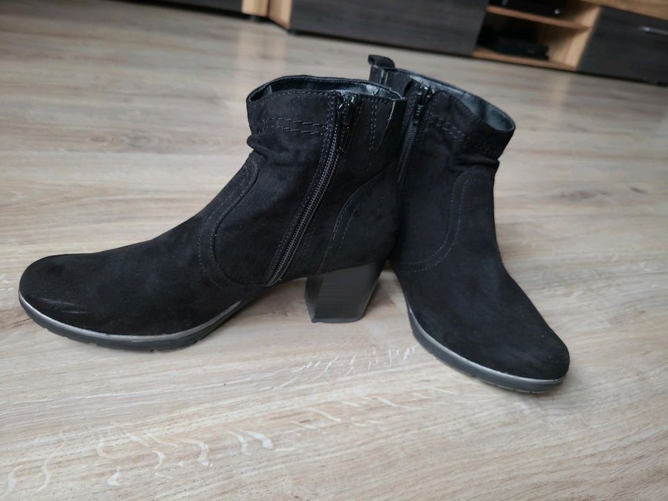 Stiefeletten in Sand a. Main