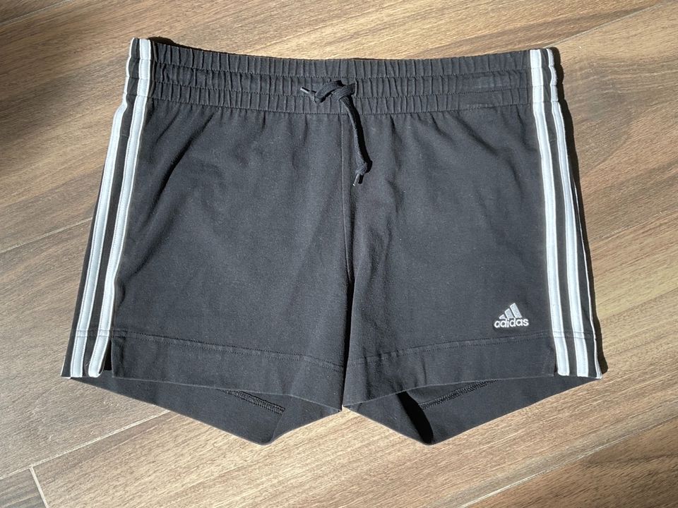 Adidas schwarze Damenhose / Sporthose Größe M (38-40) in Mörfelden-Walldorf