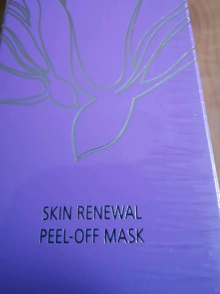 Skin Renewal Peel-Off Mask, 10€ in Sanitz