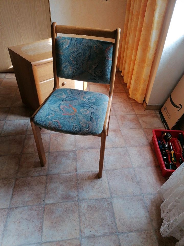 Tisch ausziehbar mit 5 Stühlen Esszimmertisch Esszimmer in Ottweiler