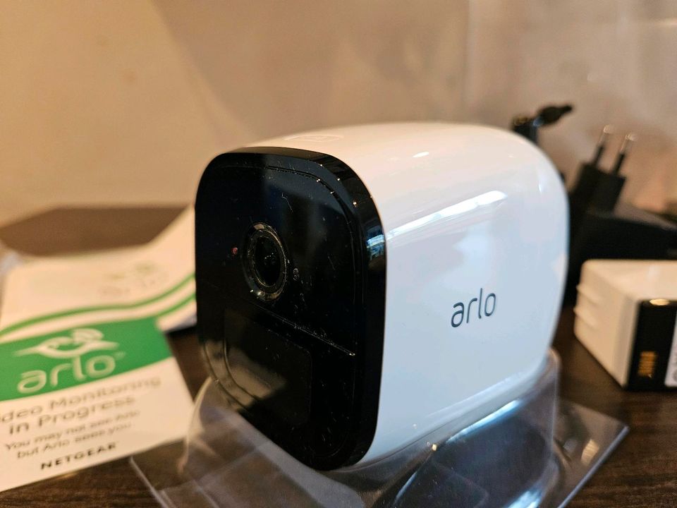 Arlo GO Überwachungskamera mit LTE / SIM für außen und innen in Berlin