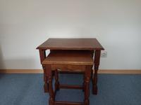 2 Beistelltische aus massivem Holz, zum ineinanderschieben Bayern - Sinzing Vorschau