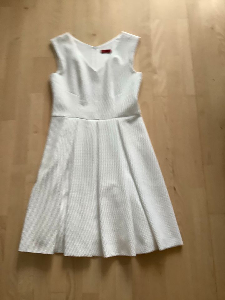 Hingucker / Hugo Boss / Wunderschönes Kleid in Nürnberg (Mittelfr)