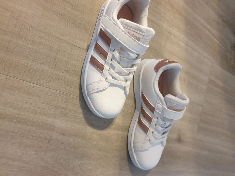 Adidas Kinder Sneaker Gr. 30 NEU in Nordrhein Westfalen Lemgo