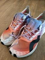 ON Cloudboom Strike 43 Carbonlaufschuhe Kr. Altötting - Burgkirchen Vorschau