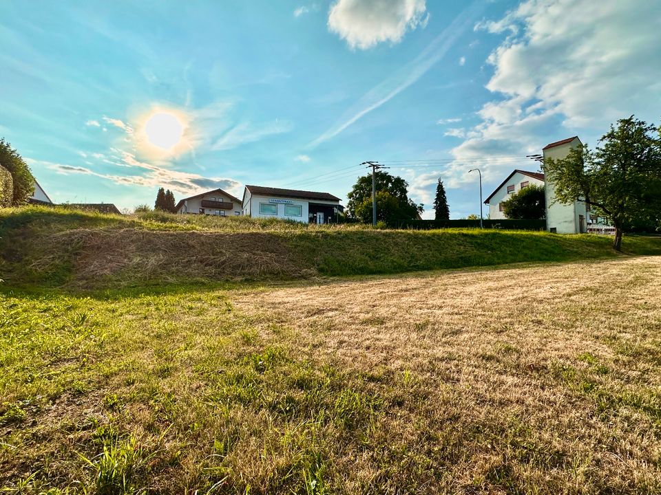 Variable Gewerbeeinheit und über 1.000 m² Baugrund in Kirchenthumbach