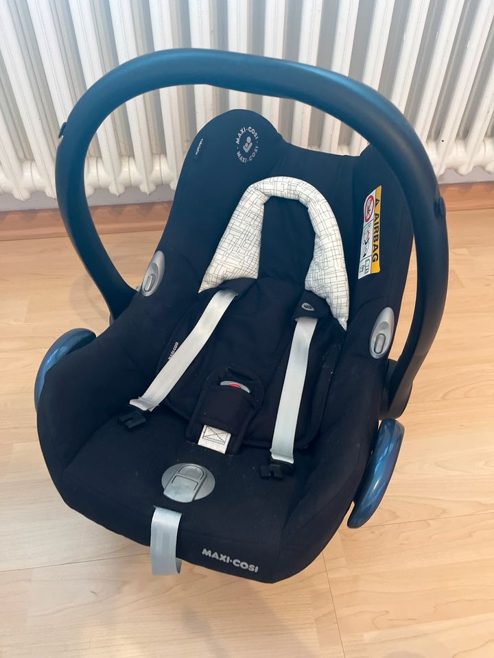 Maxi Cosi Cabrio Fix mit Isofix Station in Nüdlingen