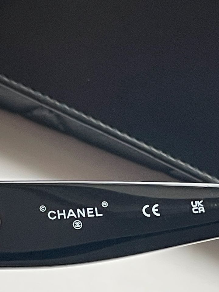 Chanel Sonnenbrille & Leder Etui in Düsseldorf