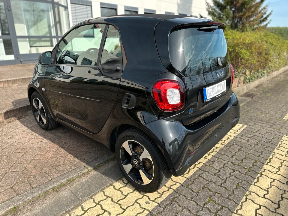 Smart ForTwo EQ Coupe Passion Automatik PDC Navi Tempomat ZV SH in Ziesendorf