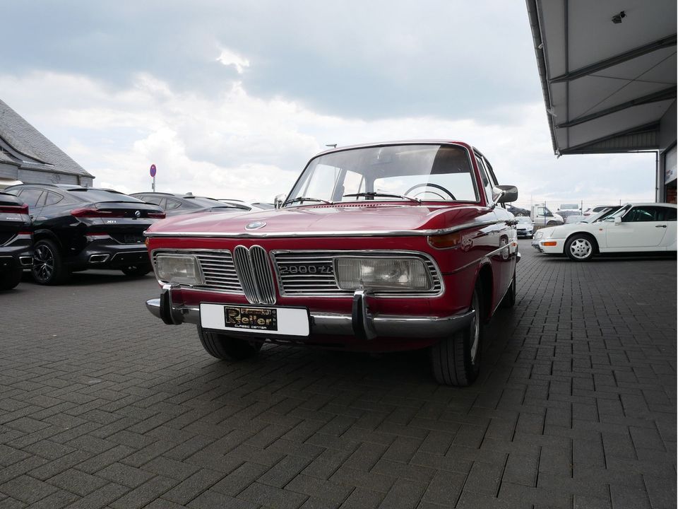 BMW 2000 Tilux, europäische Auslieferung in Paderborn