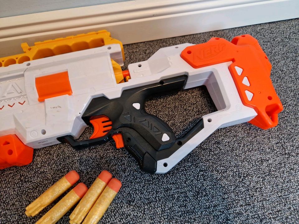 Nerf Ultra Dorado mit 4 Original Pfeilen in Osterby bei Medelby