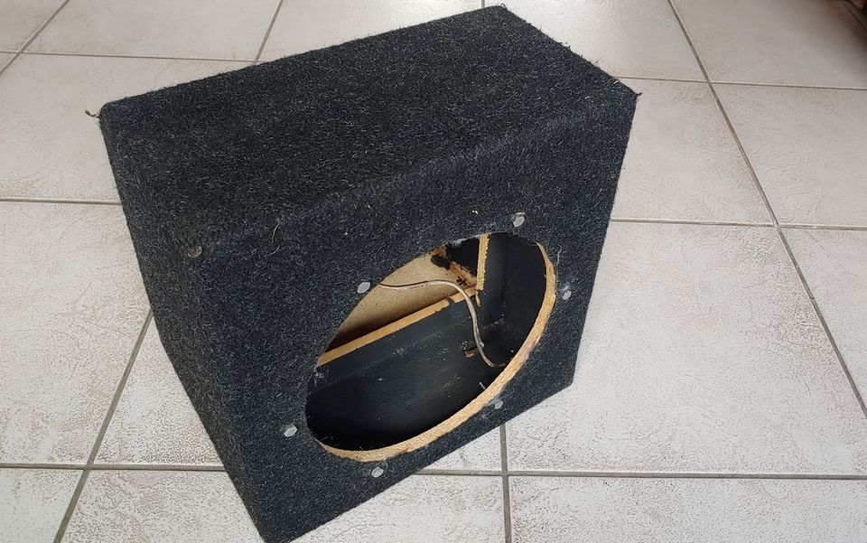 Stabiles Leergehäuse für 250 cm Subwoofer in Weiden (Oberpfalz)