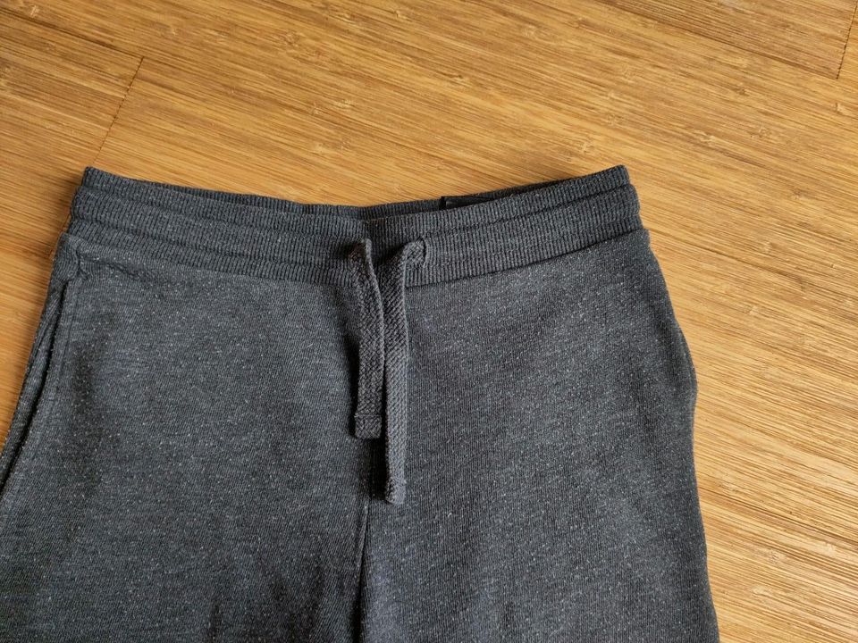 H&M Jogging Hose Anthrazit Gr. 134 in Dresden