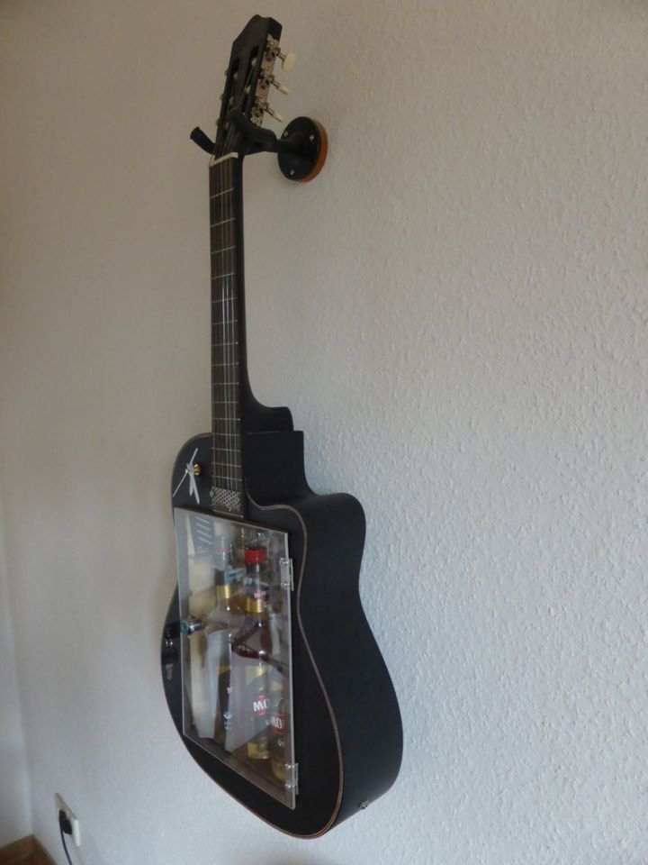 Minibar Bar Gitarre Gitarrenbar Gitarrenregal in Braunsbedra