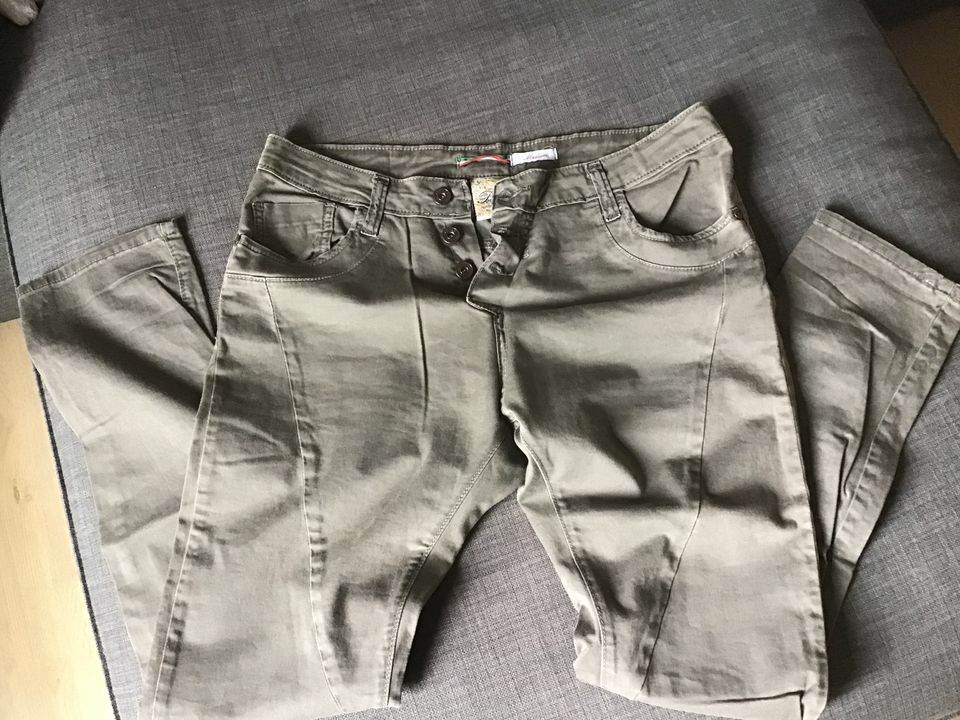 PLEASE Hose/Jeans Gr. M Khaki neuwertig in Aßlar