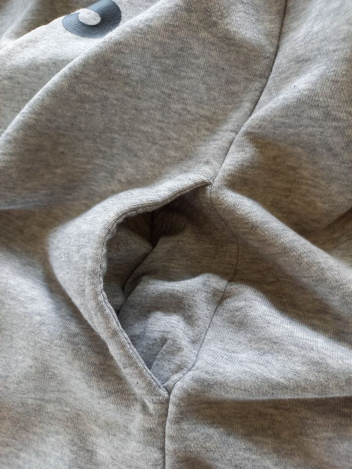 Adidas Hoodie Gr. 34/36 hellgrau NEUWERTIG in Saffig