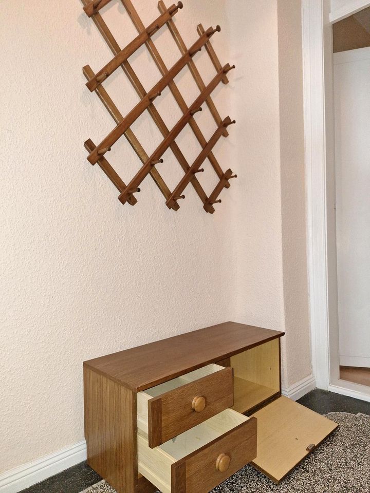 Garderobe mit Schränkchen in Delmenhorst