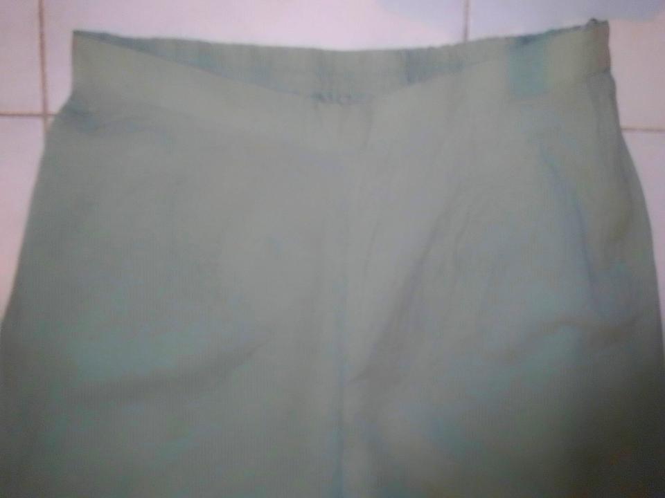 Hübsche leichte Sommerhose, bequem, Gummizug hinten in Isenbüttel