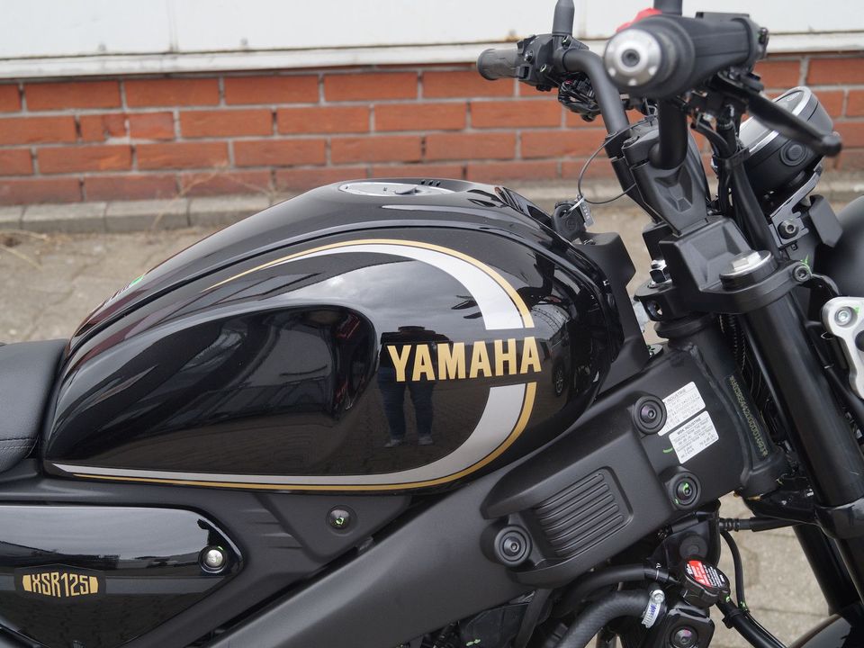 Yamaha XSR125 Legacy 2023 in Versen