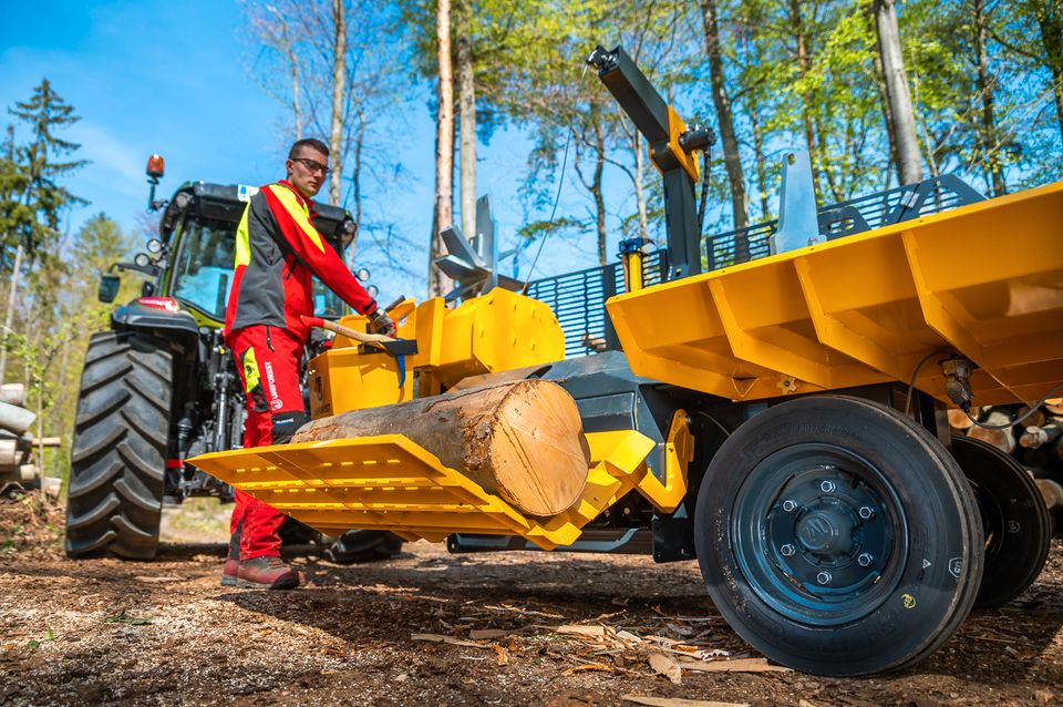 Uniforest Liegendspalter MAGNUM 32 Spaltkraft 31to mit Fahrwerk in Kaltenlengsfeld