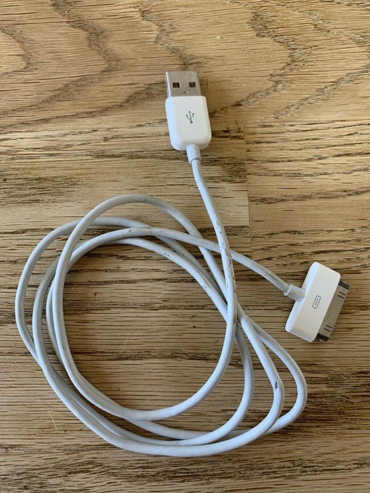 Apple iPhone / iPod / iPad 30 Pin USB Kabel in Tuttlingen