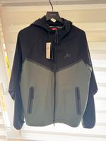 Nike Windbreaker Tech Jacke Nordrhein-Westfalen - Moers Vorschau