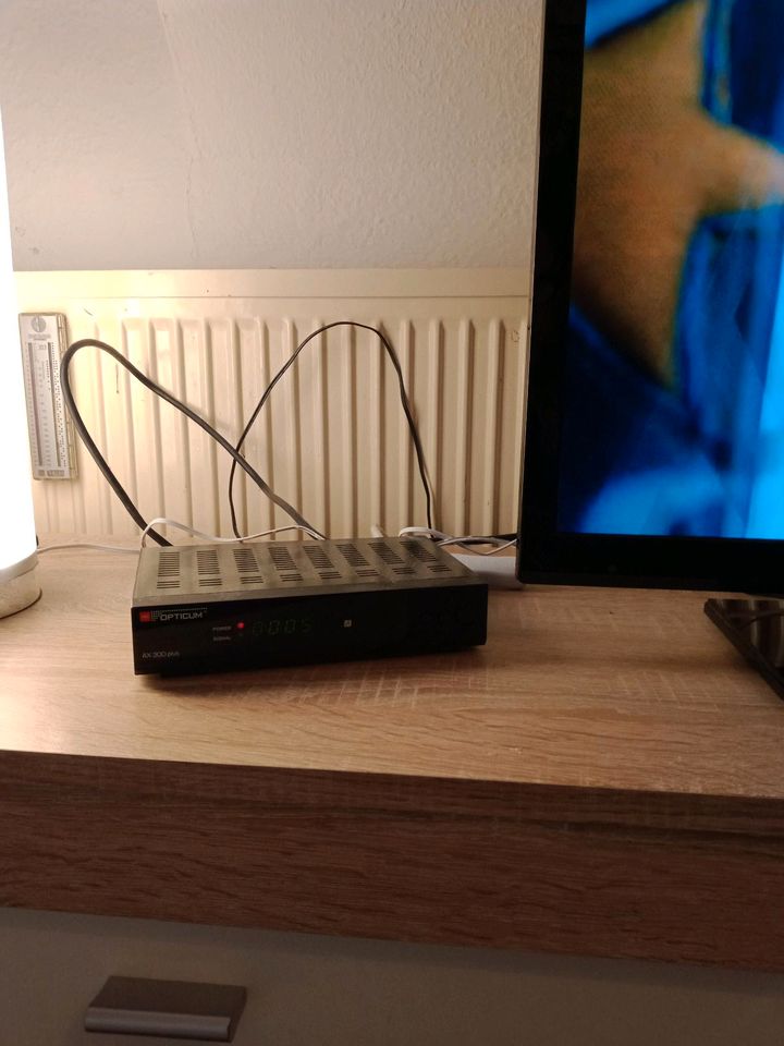 TV Gerät mit integrierten DVD-Player 24 Zoll und SAT Receiver in Neuendettelsau