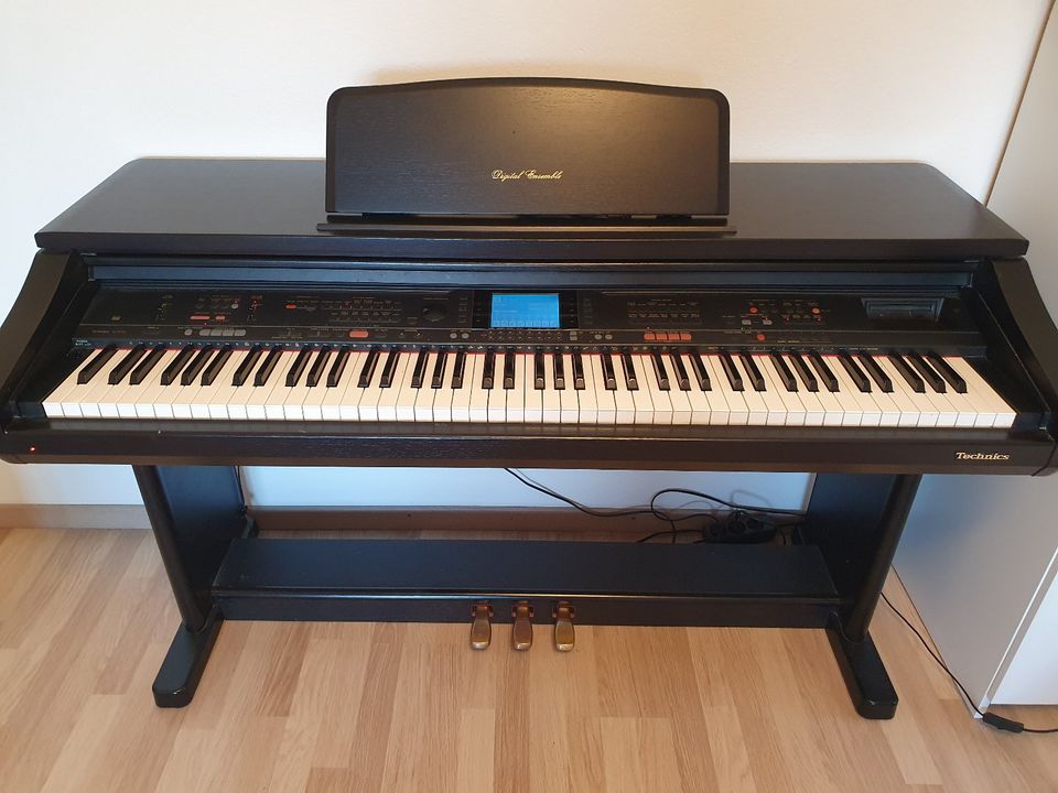 Digital Ensemble / E-Piano / Klavier - Technics SX-PR700 in Kirchseeon
