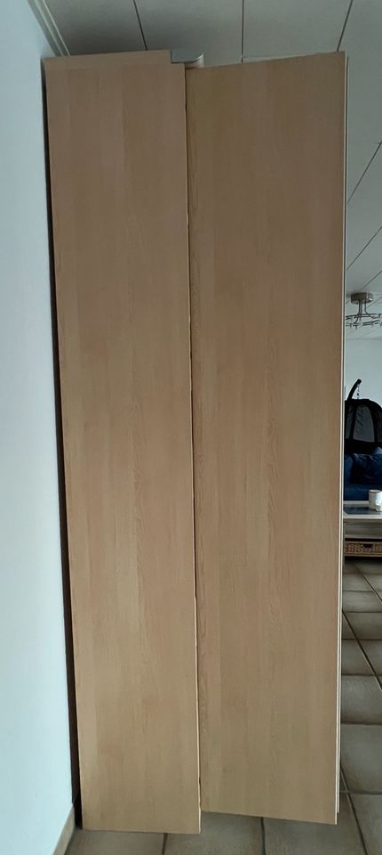 Kleiderschrank hell extra schmal in Erwitte