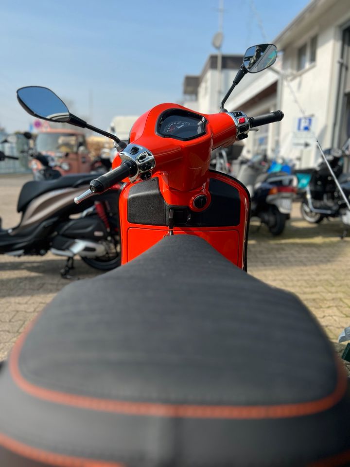 Vespa Gts 300 supersport NEUFAHRZEUG in Leverkusen