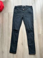 Jeans H&M, Noisy may, Levi’s, Dr Denim Bayern - Pinzberg Vorschau