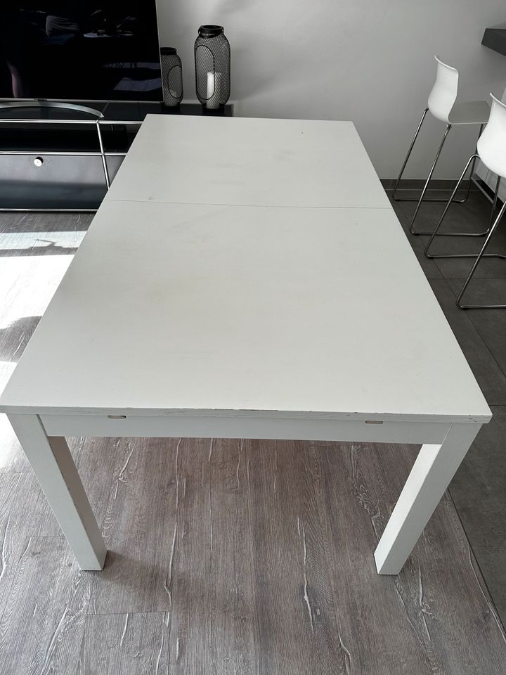 IKEA-Tisch in Ellerau 